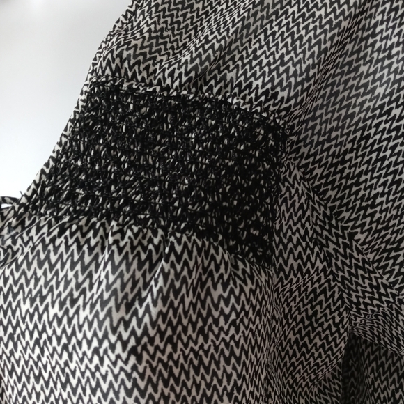 American Eagle Outfitters Women's 3/4 Sleeves Sheer Blouse. Size S. - Picture 4 of 10